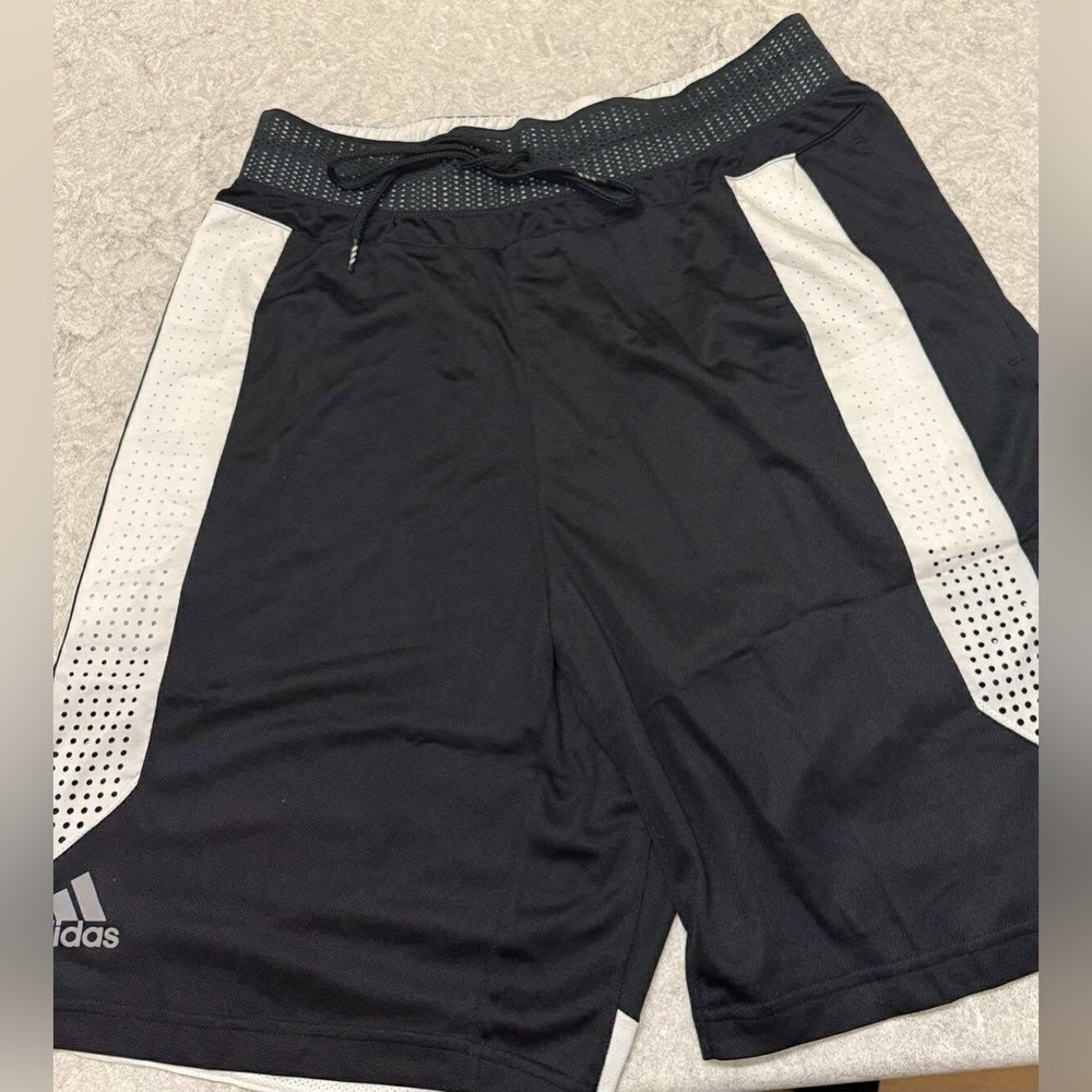 🎄Holiday Sale $5 Off🎄Adidas C365 Basketball Shorts | Men’s XL Blk/Wht NWT